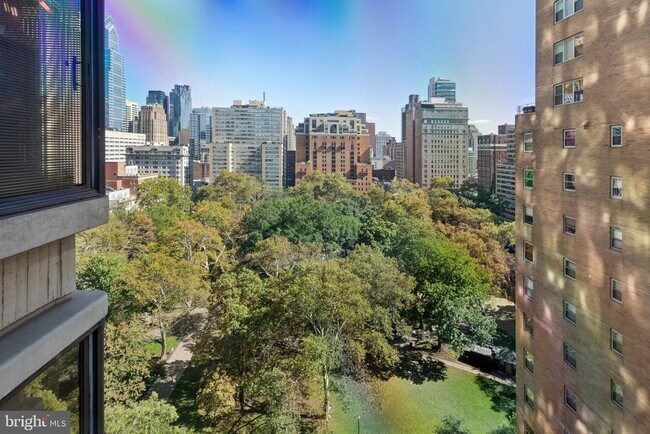 Building Photo - 202 W Rittenhouse Square