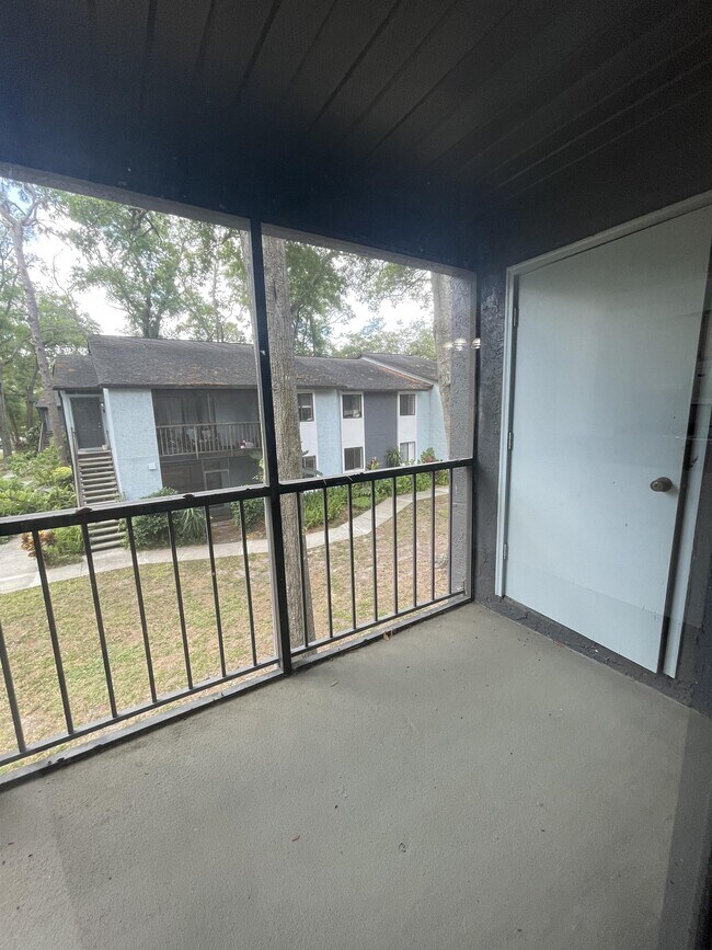 Building Photo - 202 Riverbend Dr