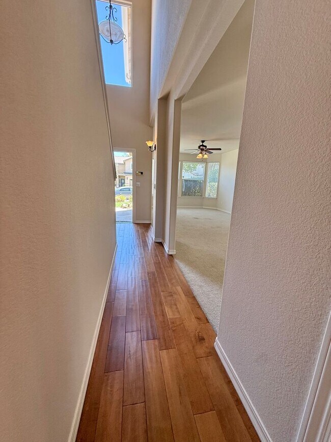 Building Photo - 3 BEDROOM 2 BATH HOME IN TEMPLETON!! MOVE IN READY