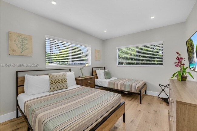 Building Photo - 1204 NE 7th St