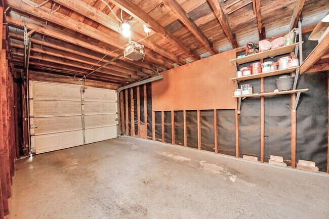 Building Photo - 6334 Chevy Chase Dr