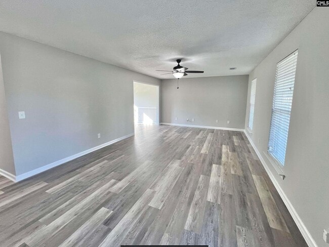 Building Photo - 301 Legend Oaks Dr