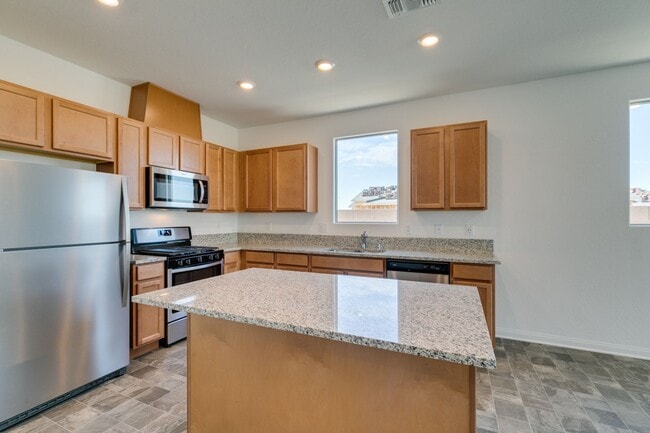 Building Photo - GORGEOUS SINGLE STORY WITH MANY UPGRADES*3 BEDROOMS*DEN!