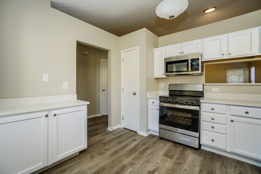 Building Photo - 1551 Covina Dr