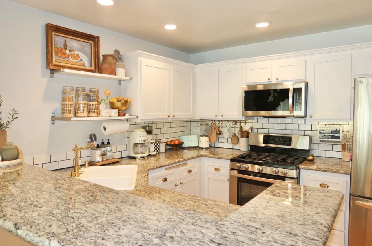Building Photo - 919 Via Colinas