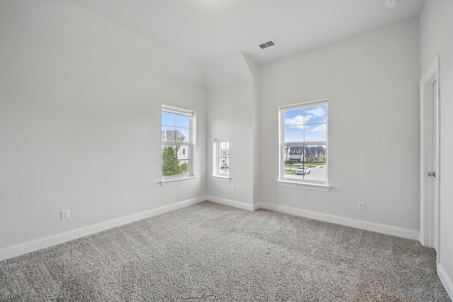 Building Photo - 3010 Barefoot Ln