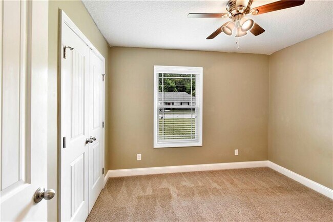 Building Photo - 123 Southwinds Dr