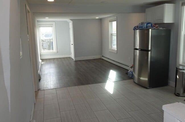 Building Photo - 100 Broad St