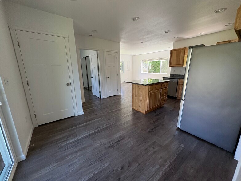 Dining area - 1816 Scammell Ave NW