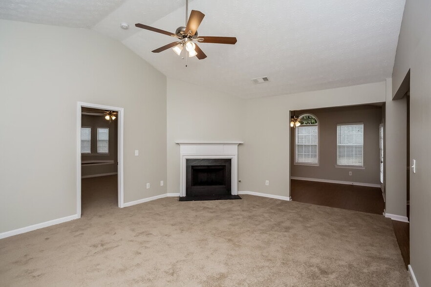 Building Photo - 5275 Yellow Pine Dr