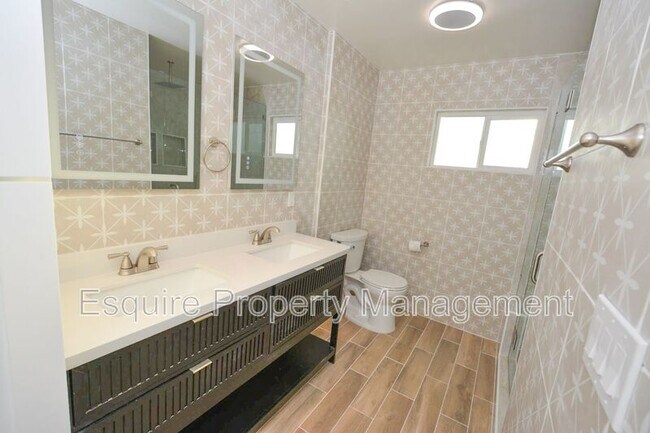 Building Photo - 729 Mardigras Ct