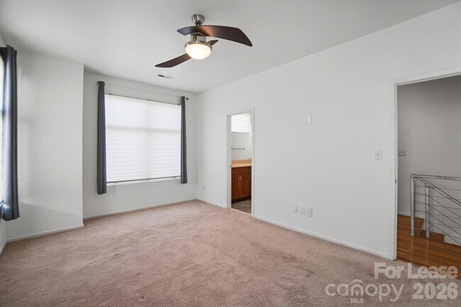 Building Photo - 921 Westbrook Dr