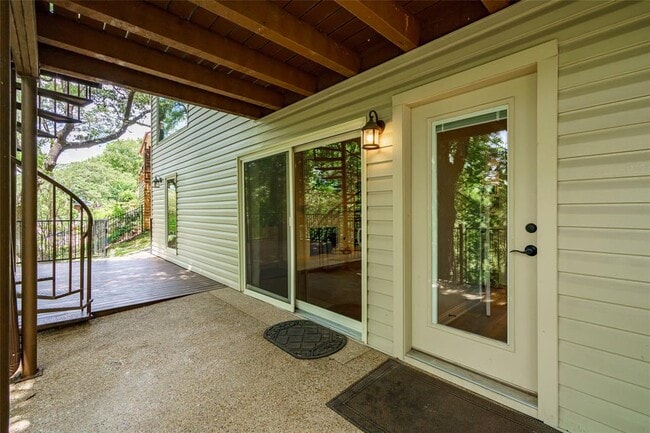 Building Photo - 8810 Mountain Path Cir