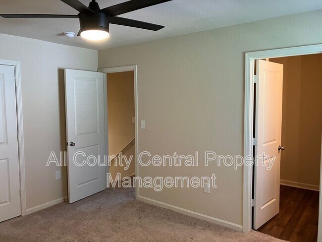 Building Photo - 230 Smith Glen Dr