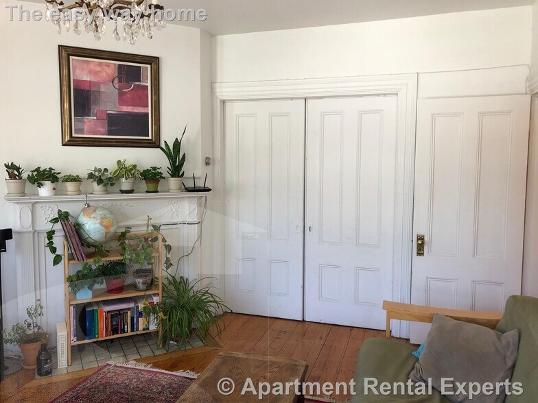 Building Photo - 268 Broadway