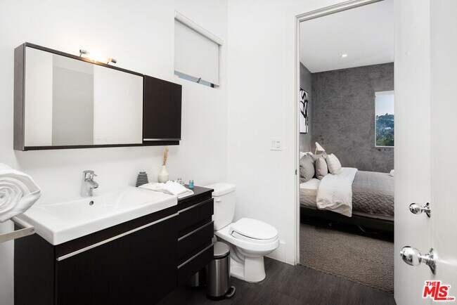 Building Photo - 2666 Hutton Dr