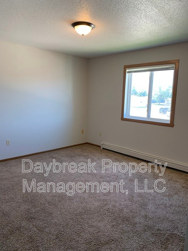 Building Photo - 1210 34th Ave S