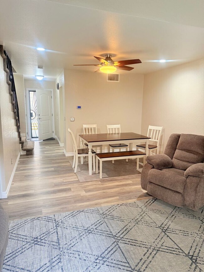 Building Photo - One Bed Furnished Condo for Rent in Ontario