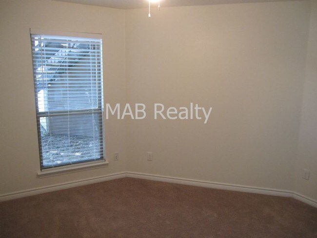 Building Photo - 9829 Walnut