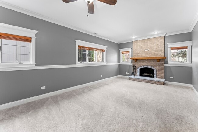 Building Photo - 9743 Oak Park Ave