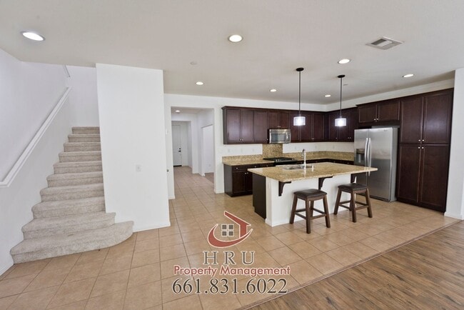 Building Photo - Stunning 4-bedroom, 3-bathroom home
