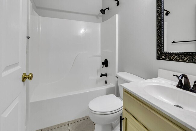 Building Photo - Bluewater Bay Area 4 Bedroom Pool Home!