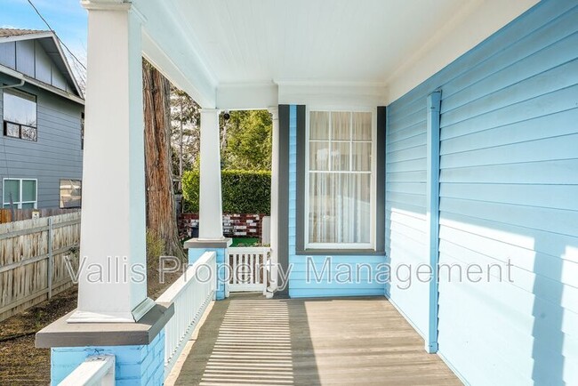 Building Photo - 165 17th St NE