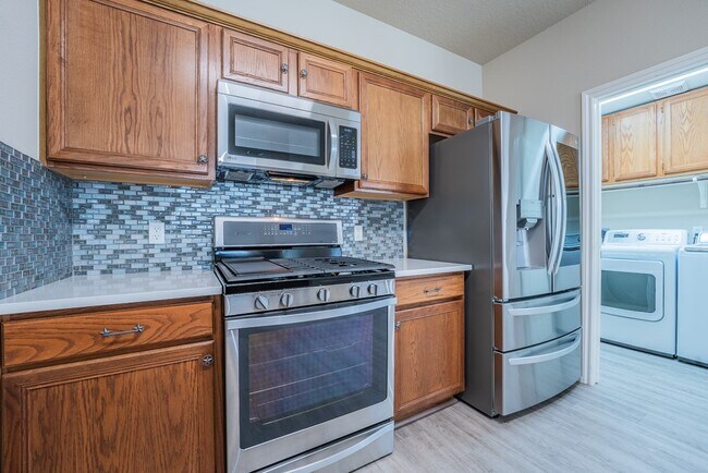 Building Photo - 977 Oak Lynn Dr