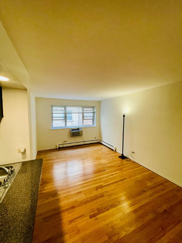 Building Photo - 535 W Briar Pl