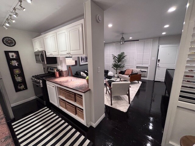 Building Photo - 1255 N HARPER Ave