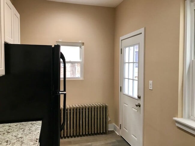 Building Photo - 1527 W Porter St