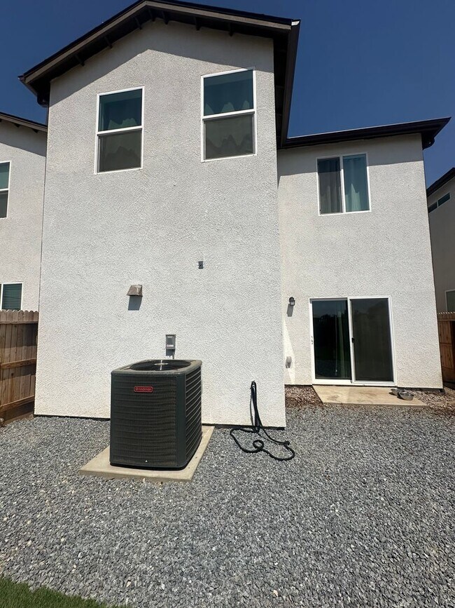Building Photo - Two story home, pet friendly, Section 8 ok...