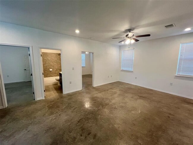 Building Photo - 805 Hallie Cove