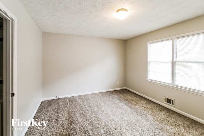 Building Photo - 5266 Ridge Forest Dr