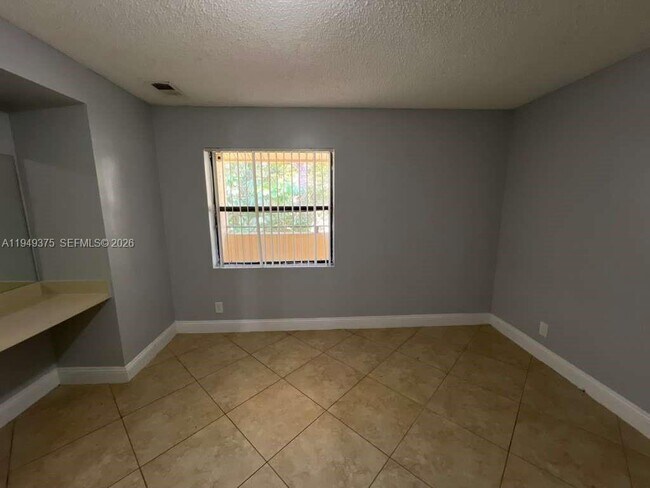 Building Photo - 9999 Summerbreeze Dr