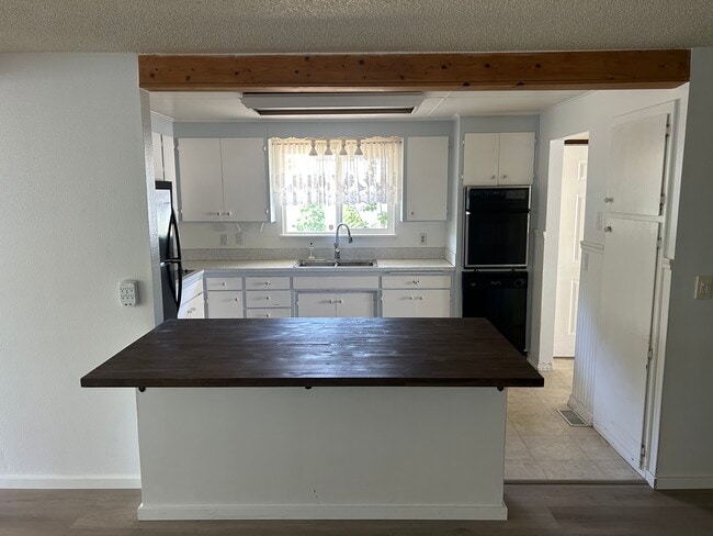 Building Photo - 6611 52nd Ave W