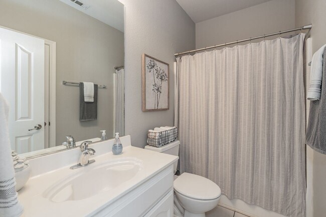 Building Photo - The Best in Texas: 3Bed/2Bath w/Spacious Ensuite