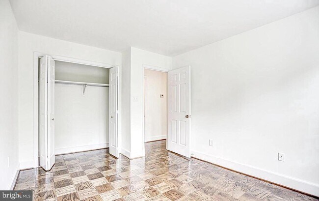 Building Photo - 3251 Sutton Pl NW