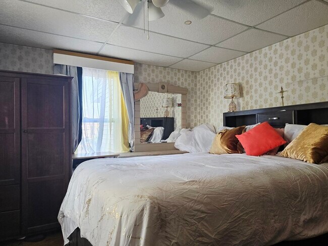 Building Photo - 57 Wardwell Ave