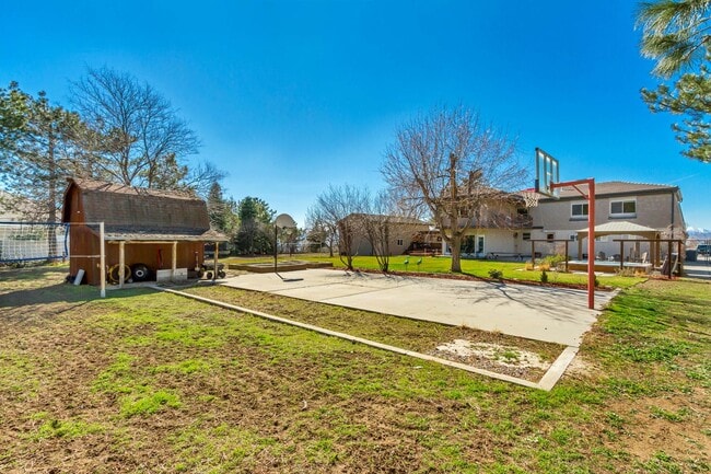 Building Photo - Beautiful 5-Bedroom Home in Sandy!