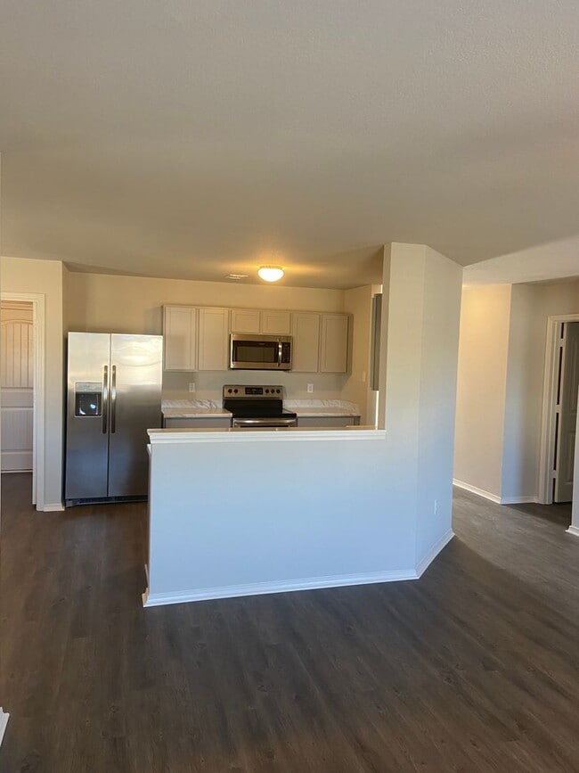 Building Photo - Pre-Leasing Now: Comfortable 3-Bedroom, 2-Bath Duplex in Fairview Haven