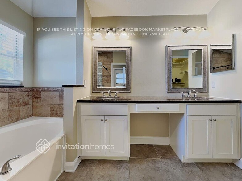 Building Photo - 3169 Floral Way E