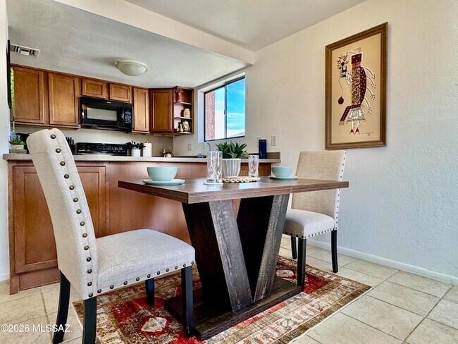 Building Photo - 5051 N Sabino Canyon Rd