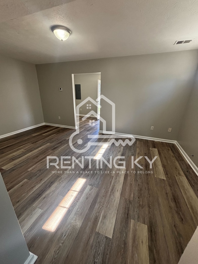 Building Photo - Newly Renovated 2-Bed, 1.5-Bath Townhome!