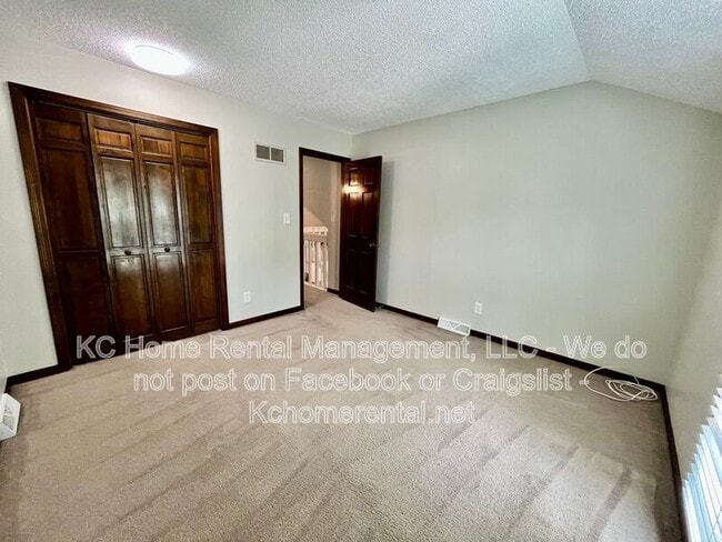 Building Photo - 3868 SW Harbor Dr