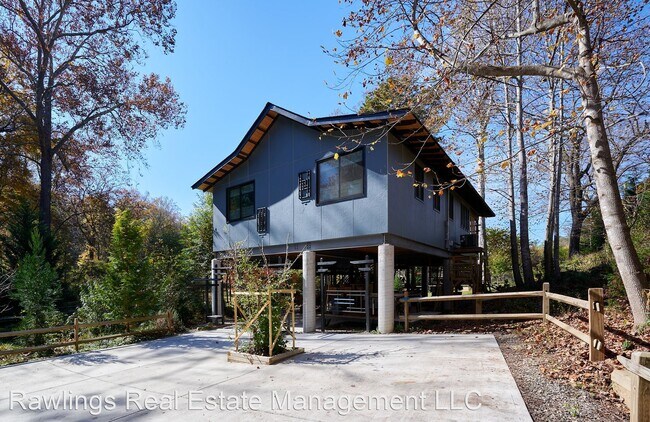 Building Photo - 2 br, 1 bath House - 221 Azalea Road E
