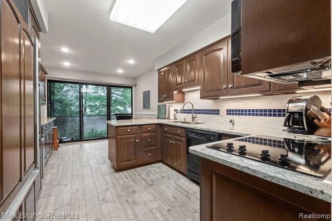 Building Photo - 1109 Ivyglen Cir