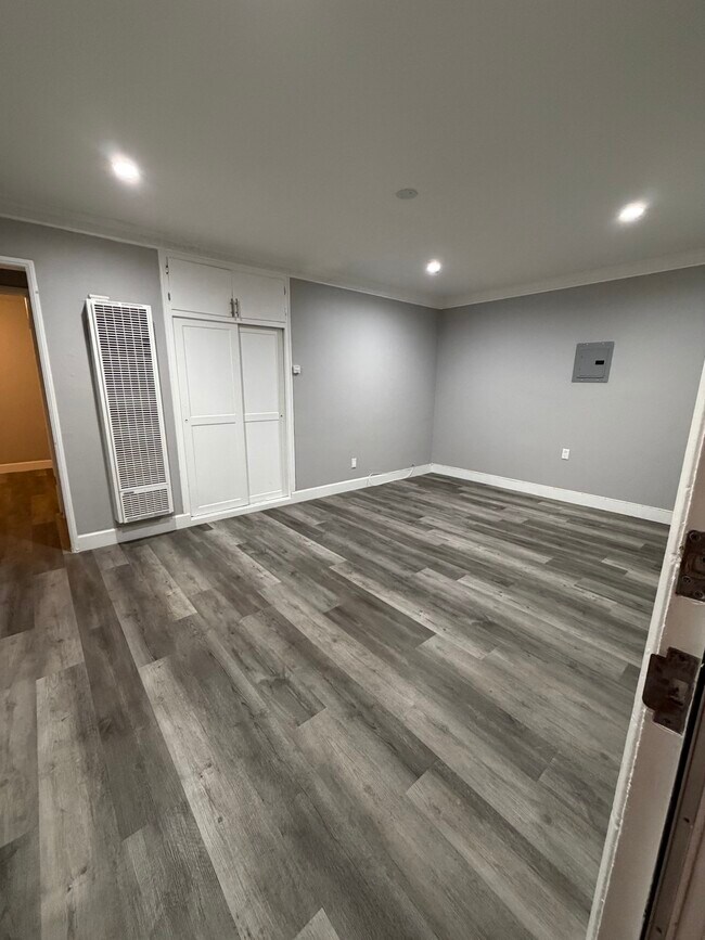 Living Room - 1483 1/2 Allison Ave