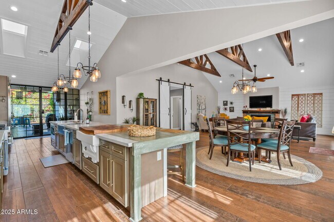 Building Photo - 4402 E Turney Ave