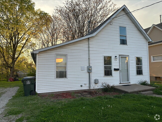Building Photo - 714 Park Ave